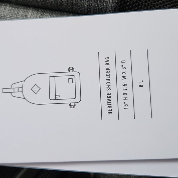 Herschel Heritage Shoulder bag in Raven Crosshatch/Back - Picture 8 of 9